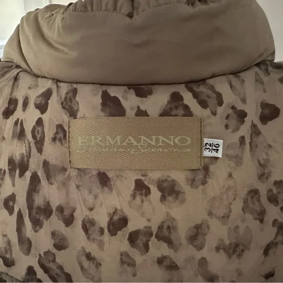 Ermanno Scervino cropped padded beige/camel vest, animal print lining. - Picture 5 of 13
